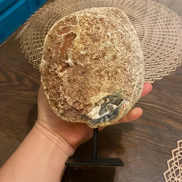 AGATE GEODE NATURAL STONE ON STAND - Picture 5 of 10